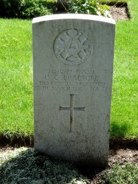 Klagenfurt War Cemetery - Bradford, Geoffrey Gordon